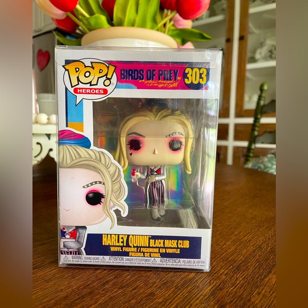 Funko Pop! Heroes:DC Universe Harley Quinn Black Mask Club #303 w/protector